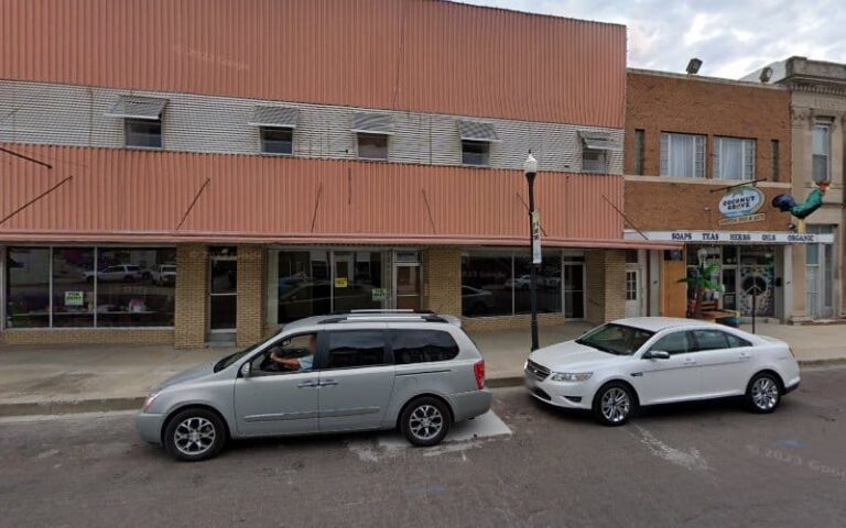 370631 roberts law office 768x480