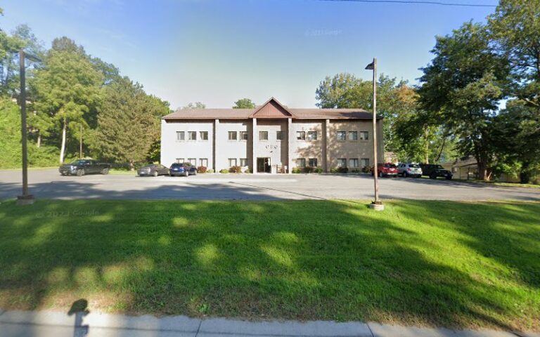 371075 robinson clarissa 768x480