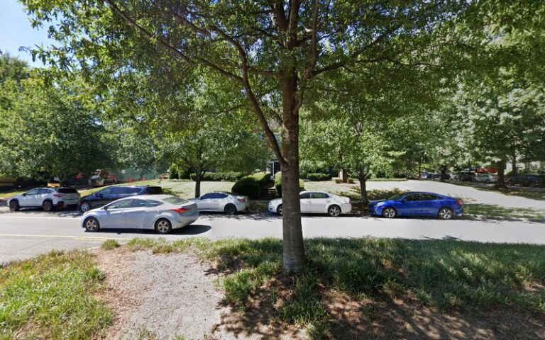 371101 robinson elliott smith 768x480