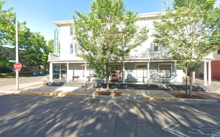 373698 rosalind lee 768x480