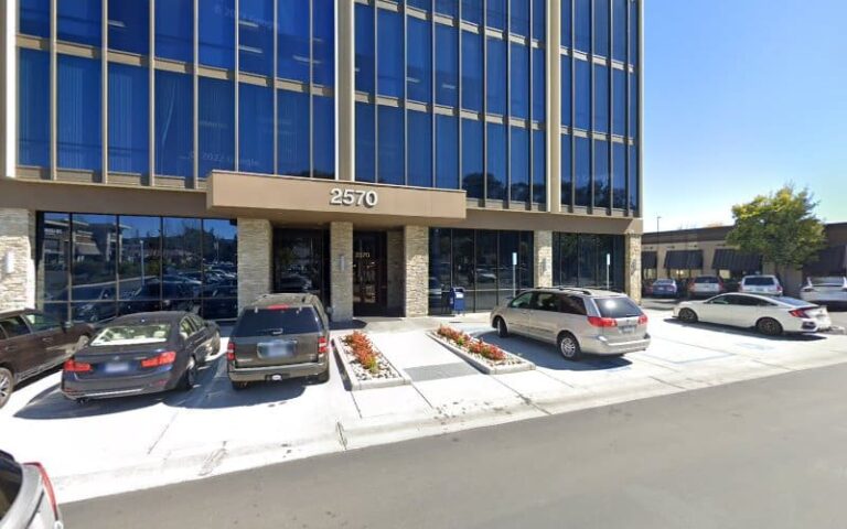 374888 roth elizabeth 768x480