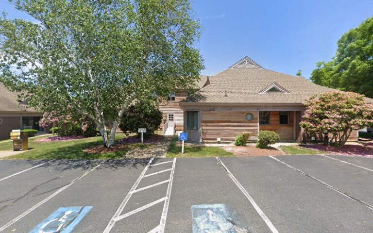 381300 sard white susan 768x480