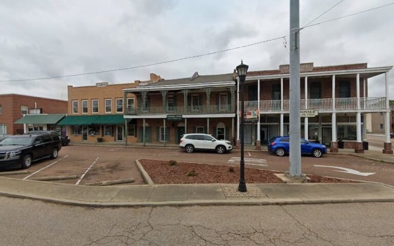 381653 saunders archer 768x480