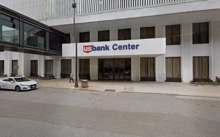 385799 seamus mahoney 768x480