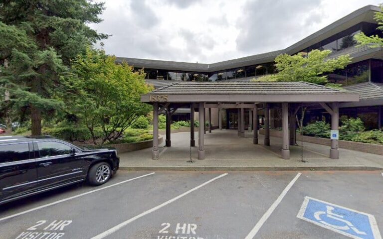 386179 sebris busto james 768x480