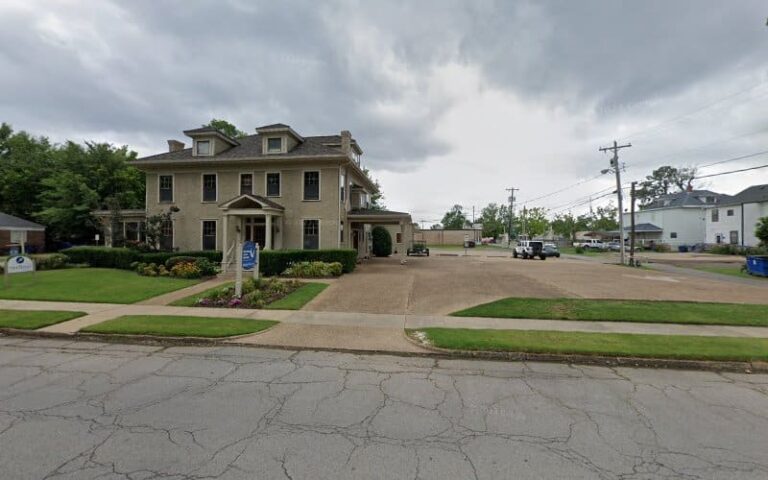 387743 sexton sam 768x480