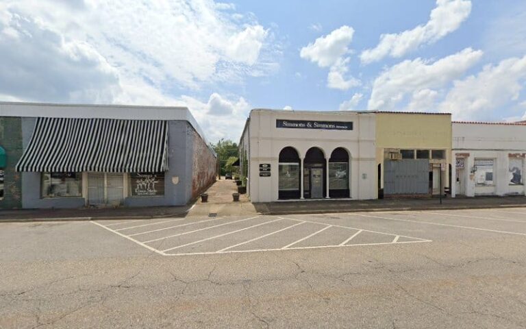 392414 simmons simmons 768x480