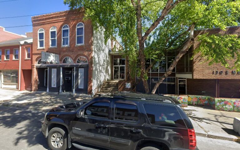 392913 sims byron 768x480