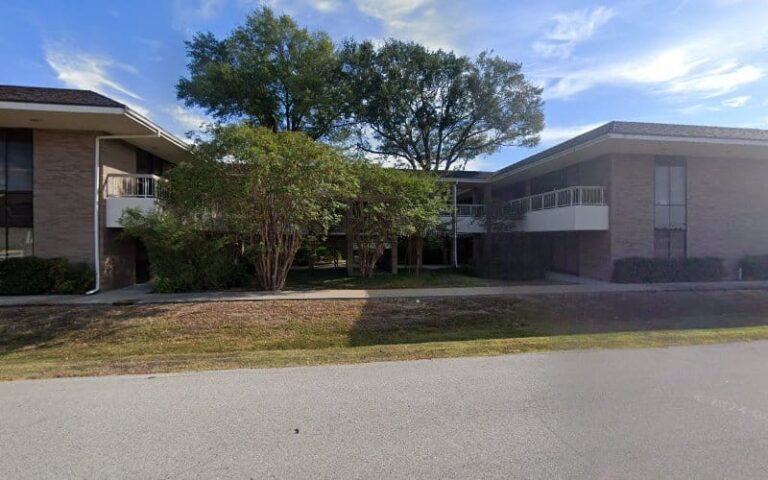 40293 champion larry 768x480