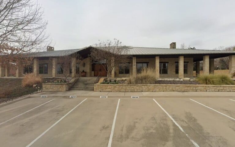 41308 creighton mark g 768x480