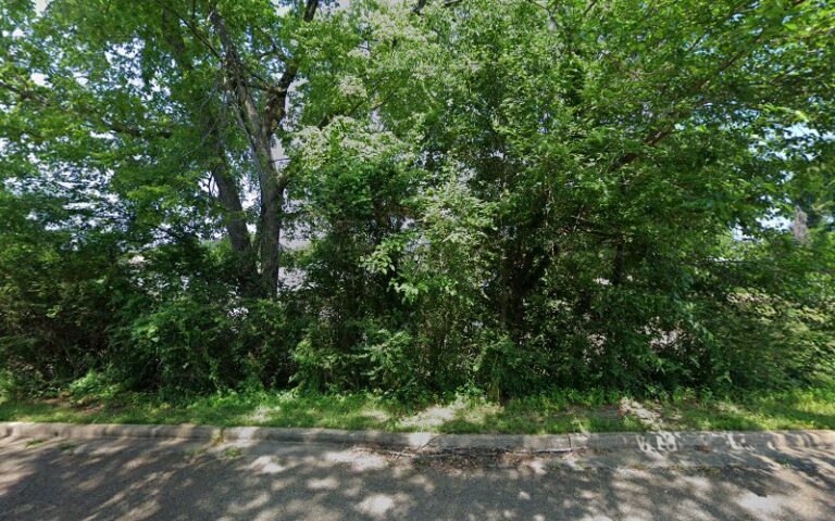 394148 sloan chain moore 768x480