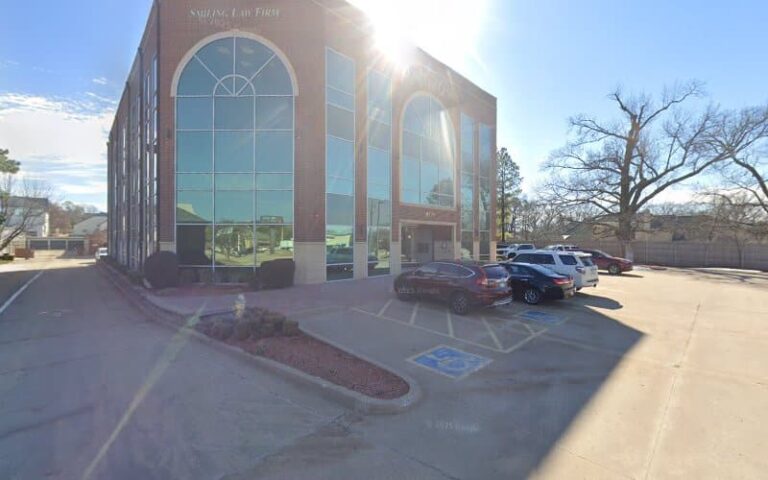 394504 smiling law firm 768x480