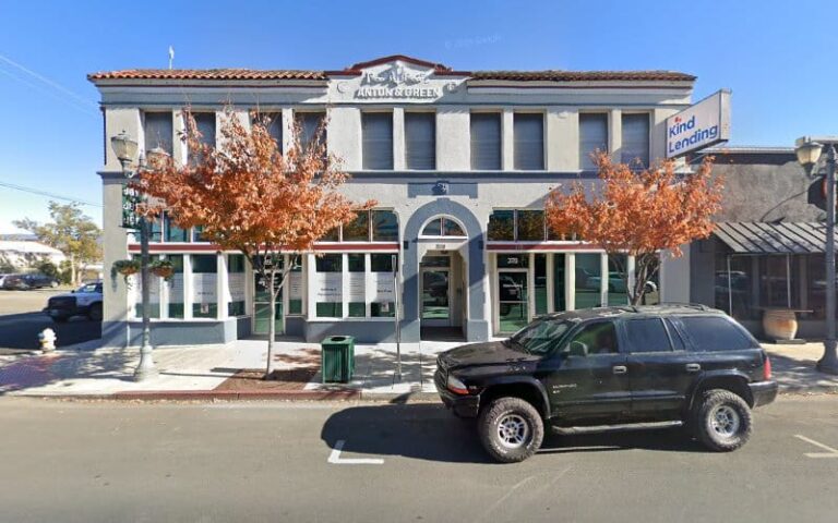 396064 snyder white 768x480