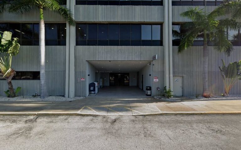 404953 stone griffin 768x480