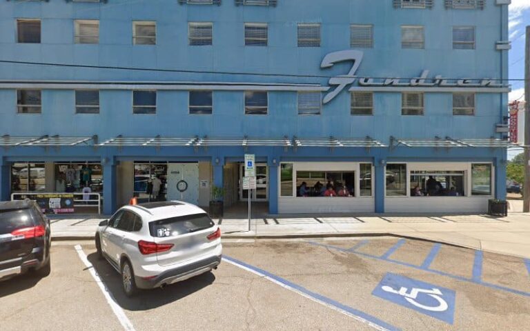 405403 stracener neely 768x480