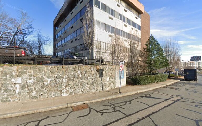 405632 strauss factor laing lyons 768x480