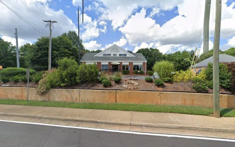 407128 summit llc 768x480