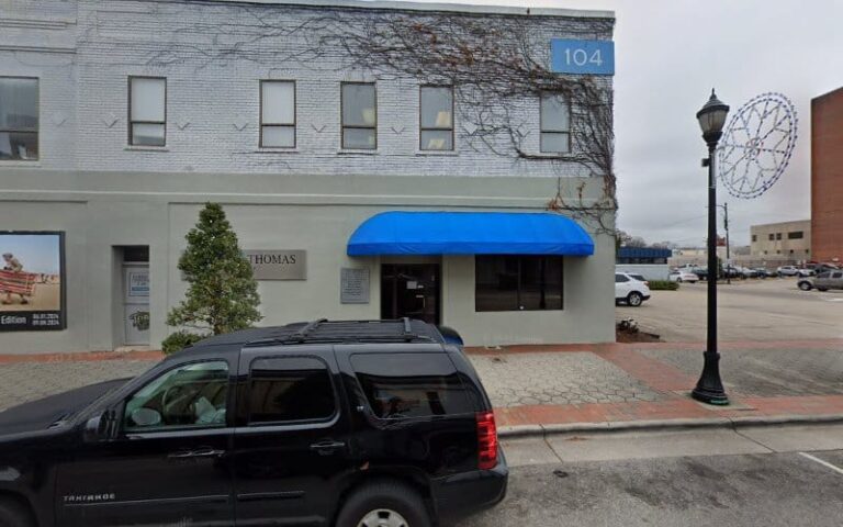 410263 tartt b. thomas 768x480