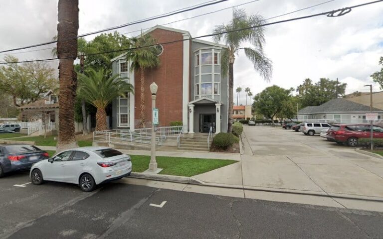 412834 thayer dennis a 768x480