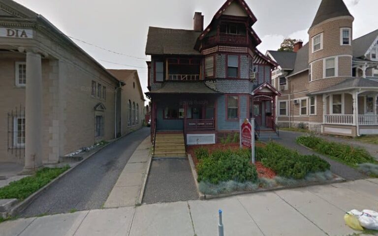 417759 the immigration law center 768x480