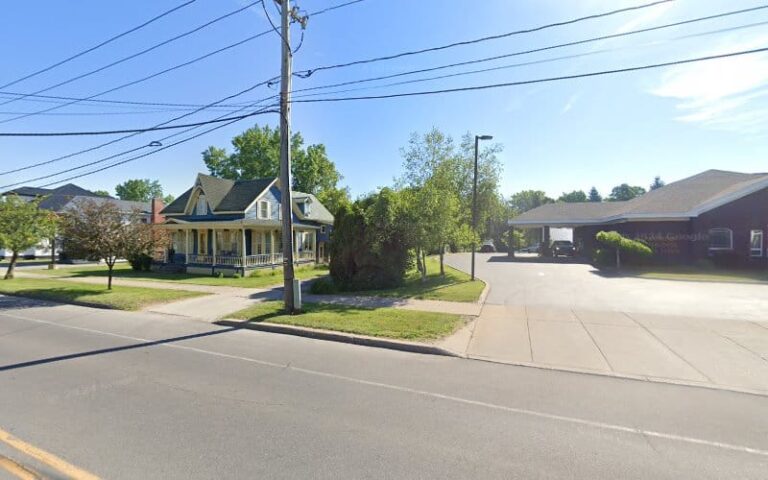 434673 thomas adams 768x480