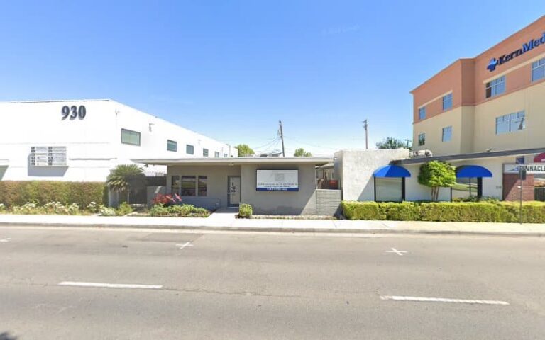 435732 thomas mccartney 768x480