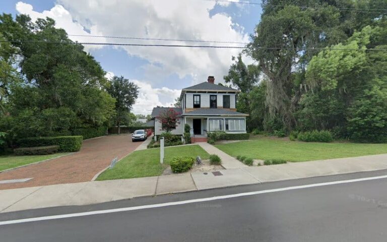 436059 thomas vanessa 768x480