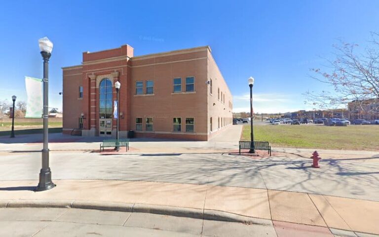 436930 throne law office 768x480