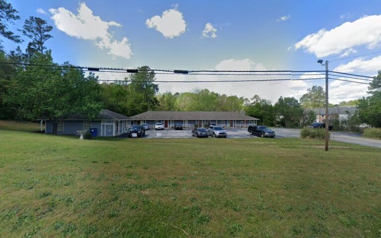 436942 thrower alan w 768x480