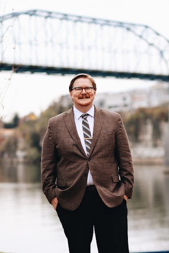 437476 tim henshaw 8211 the nooga lawyer