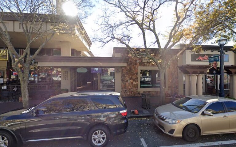 440364 tracy kay e 768x480