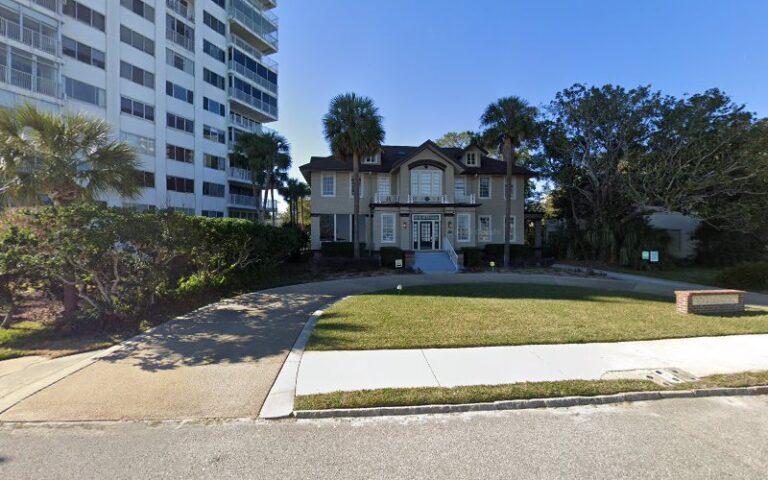 441986 trudeau robert 768x480