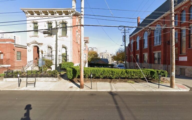 444231 upright law 768x480