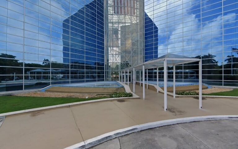 445233 valerie duane dray 768x480