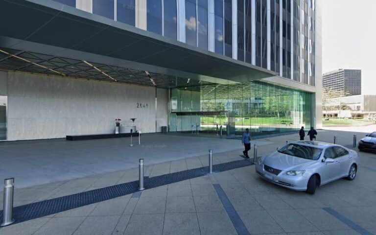 447453 victor j. yoo 768x480