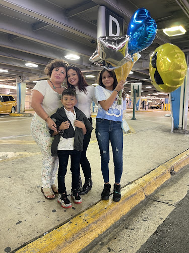 447522 victorero immigration services