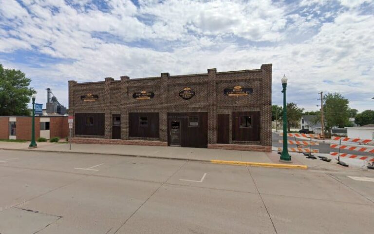 448647 vogt brown merry hammer 768x480