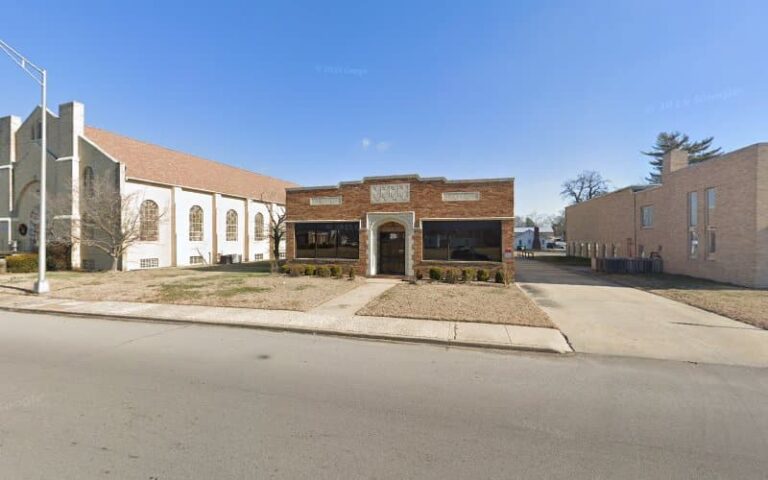 449040 w clayton vandivort law office 768x480
