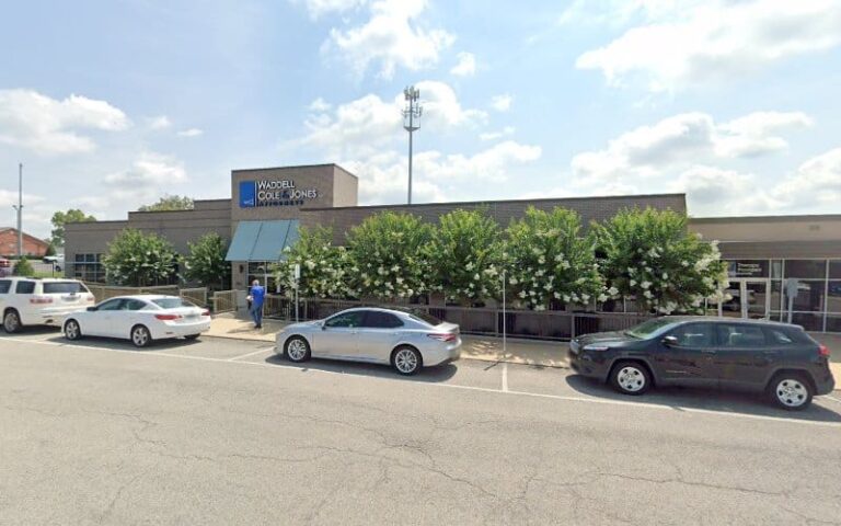 449408 waddell cole jones 8211 hawkins curt 768x480