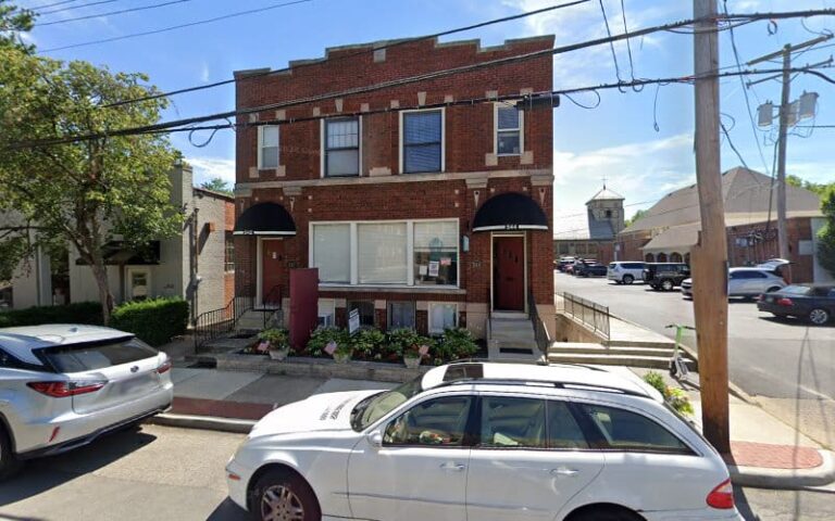 453157 weaver ruthellen 768x480