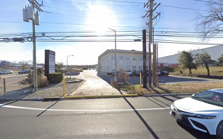 453831 weiner h tiffany 768x480