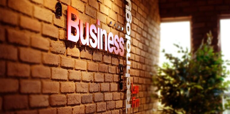 454134 weiss brown 768x380