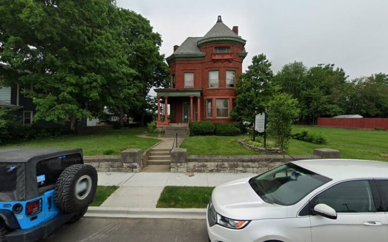 456223 white jenny t 768x480