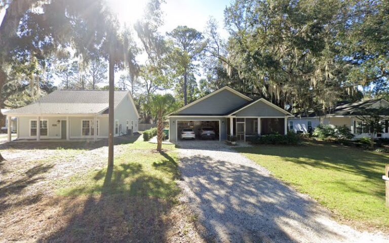 456255 white law office 768x480