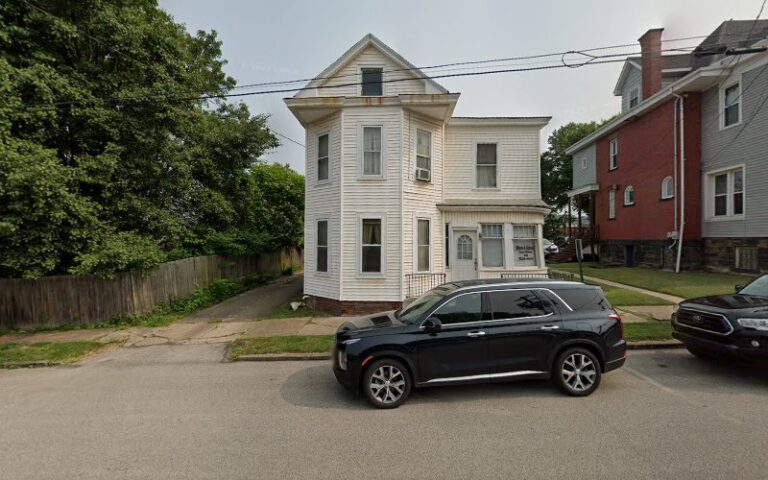 456257 white law office 768x480