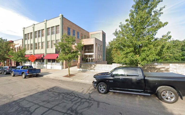 456330 white schneider pc 768x480