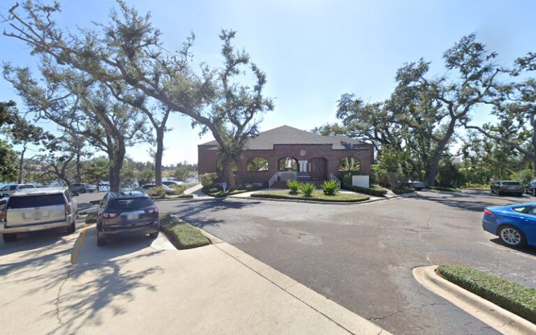 459094 william s. henry 768x480