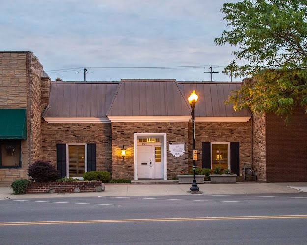 464746 yoder ainlay ulmer buckingham llp