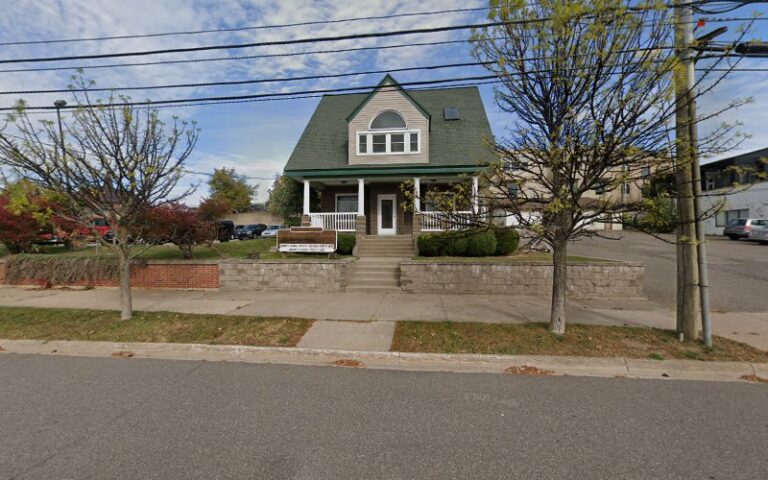 465857 zappa roger w 768x480